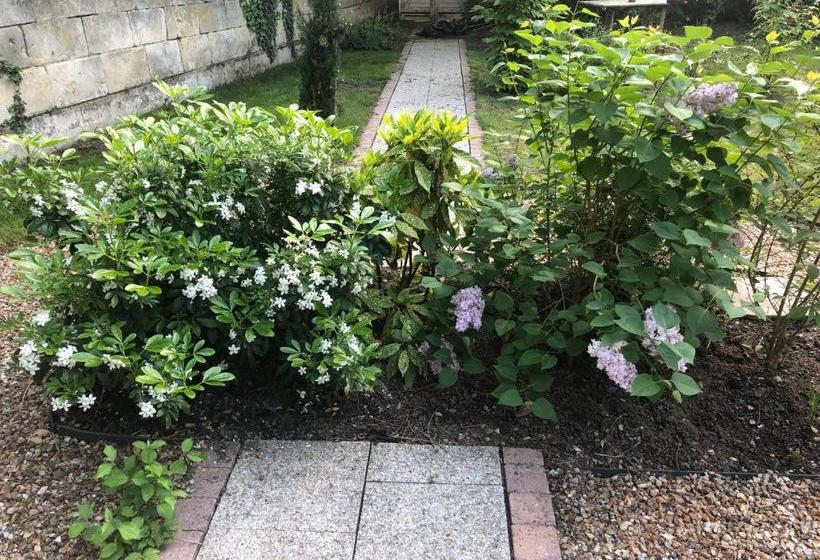 بنسيون A La Fleur De Lys