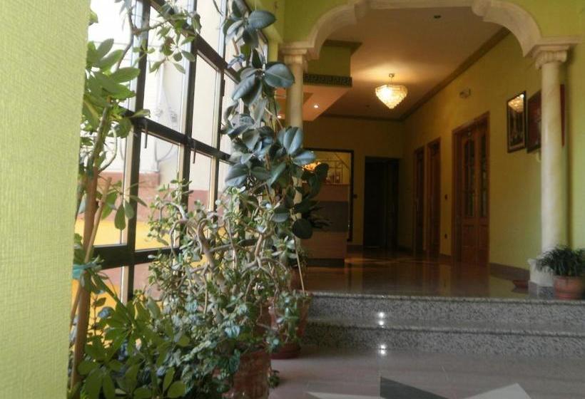 פנסיון Hostal Restaurante Solaire