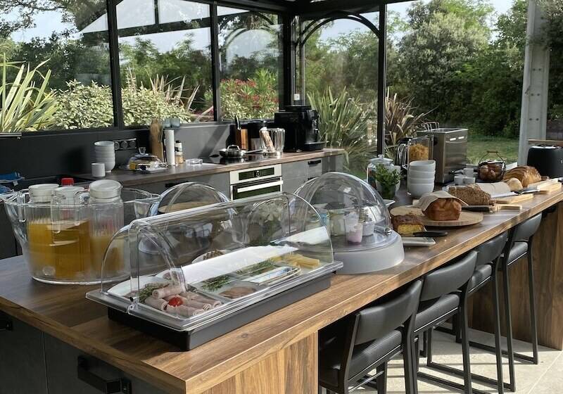 بنسيون Chateau Des Cinq Cantons