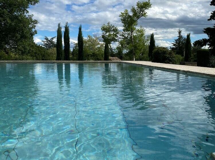 بنسيون Chateau Des Cinq Cantons