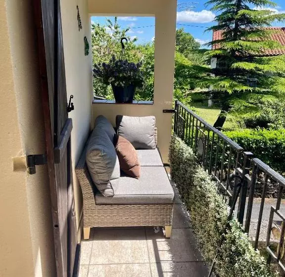 Majatalo Gites Du Caylar   Chambres Et Appartments