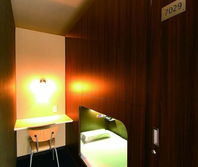 Nikoh Capsule Hotel Refre   Hostel   Caters To Men