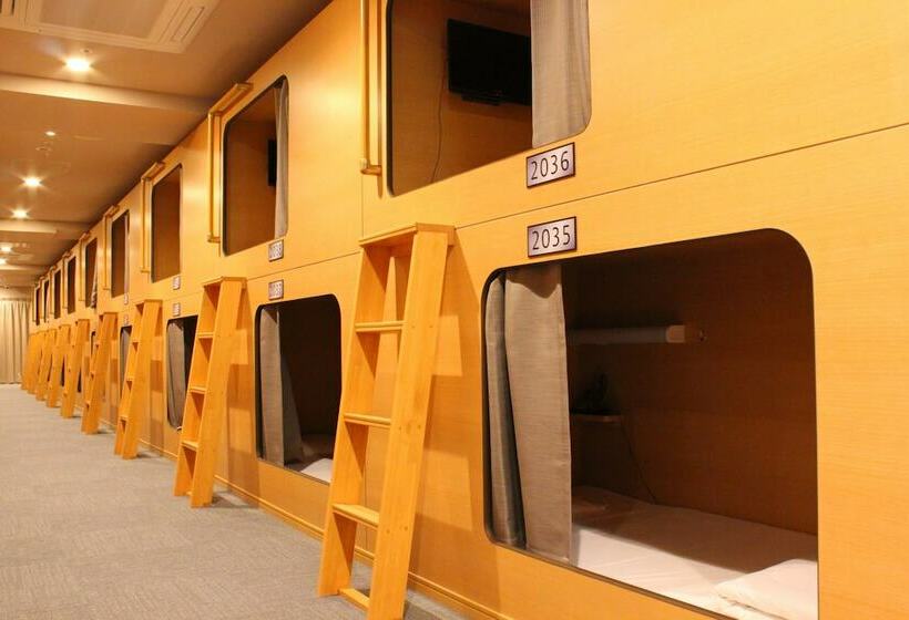Nikoh Capsule Hotel Refre   Hostel   Caters To Men
