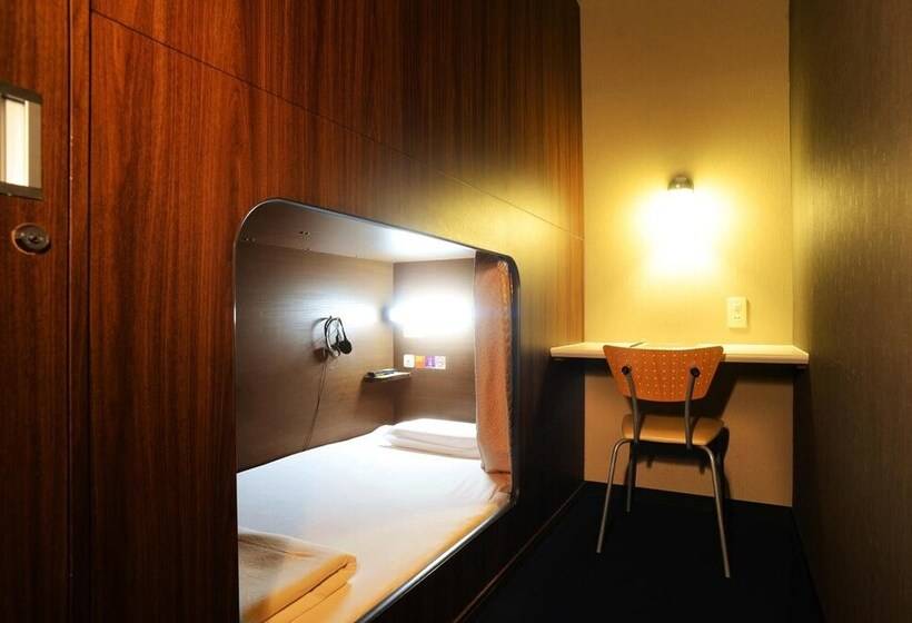 Nikoh Capsule Hotel Refre   Hostel   Caters To Men