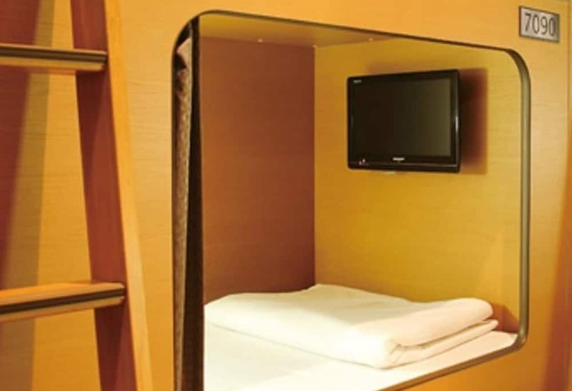 Nikoh Capsule Hotel Refre   Hostel   Caters To Men