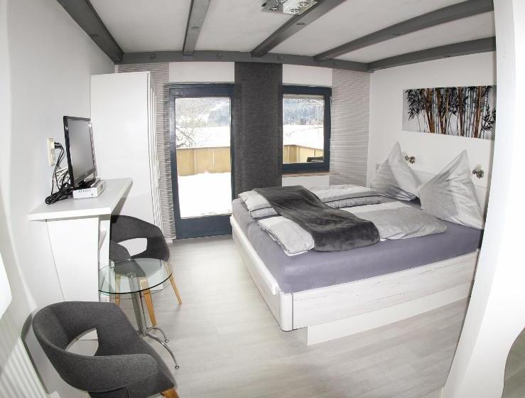 بنسيون Haus Leutner