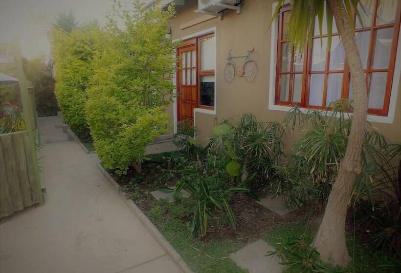 پانسیون Uzuri Guesthouse Cc