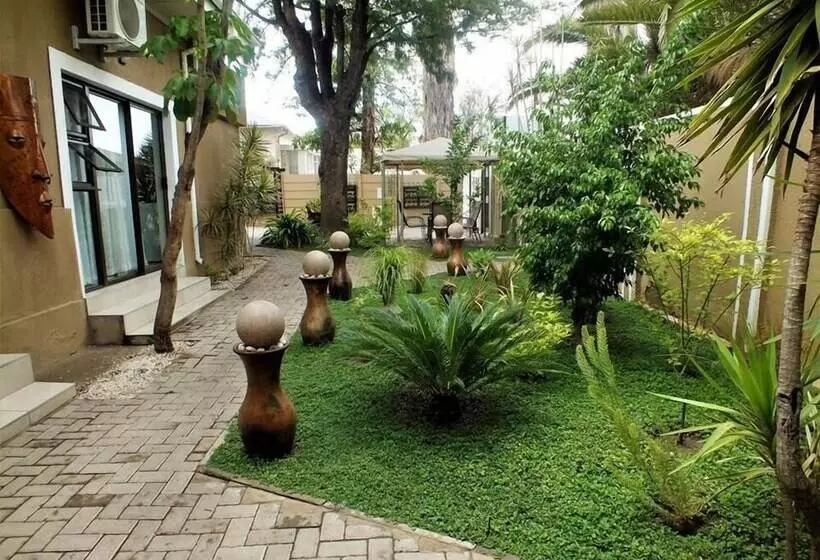 پانسیون Uzuri Guesthouse Cc