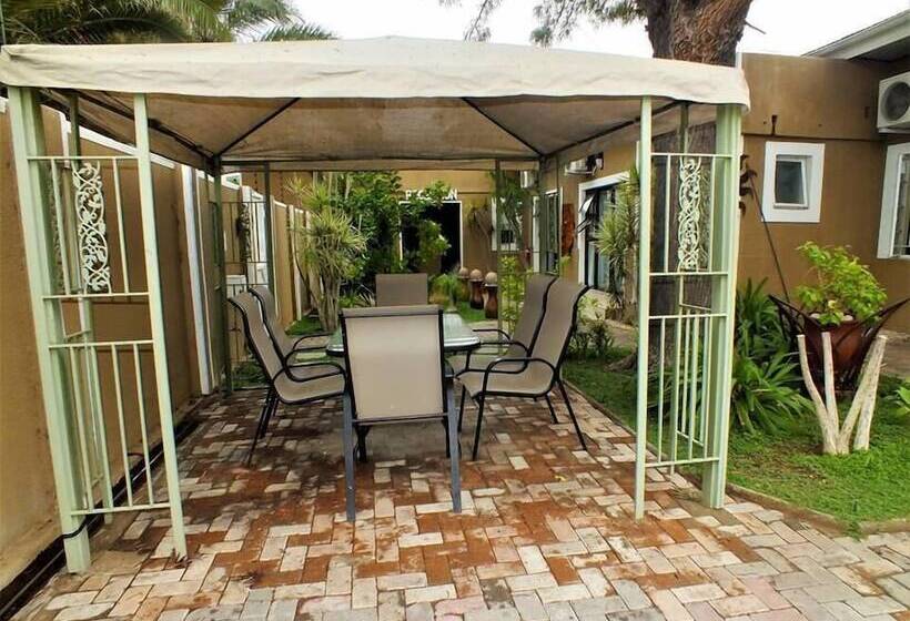 پانسیون Uzuri Guesthouse Cc