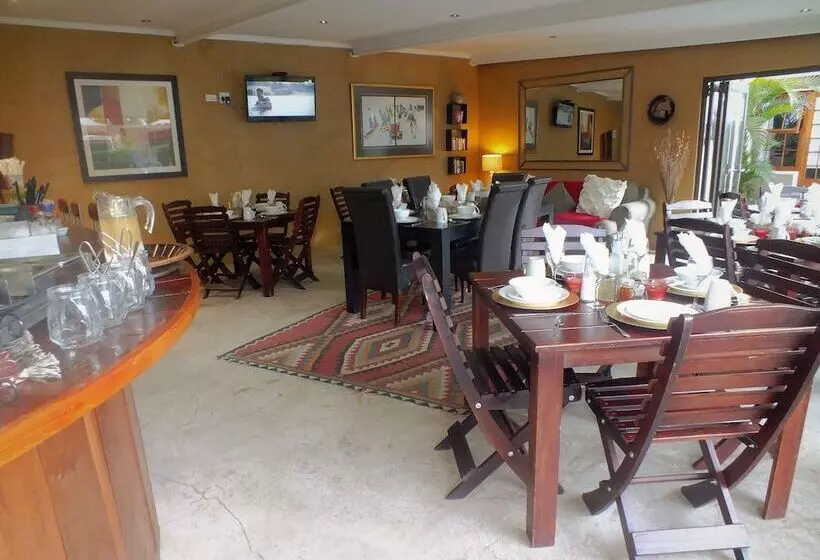 پانسیون Uzuri Guesthouse Cc