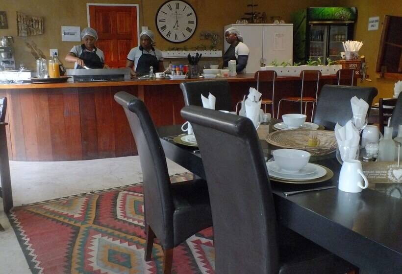 پانسیون Uzuri Guesthouse Cc