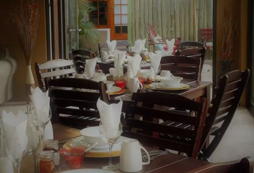 پانسیون Uzuri Guesthouse Cc