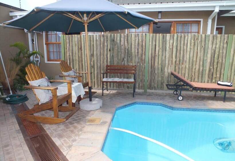 پانسیون Uzuri Guesthouse Cc