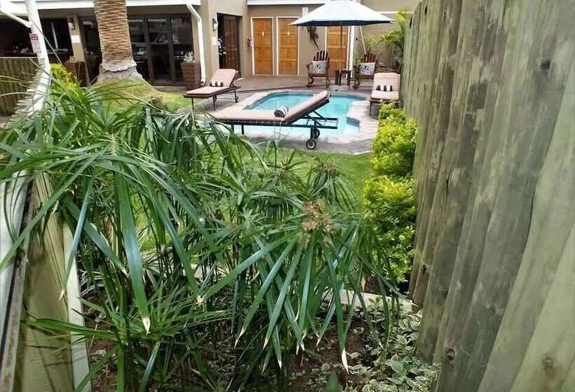 پانسیون Uzuri Guesthouse Cc