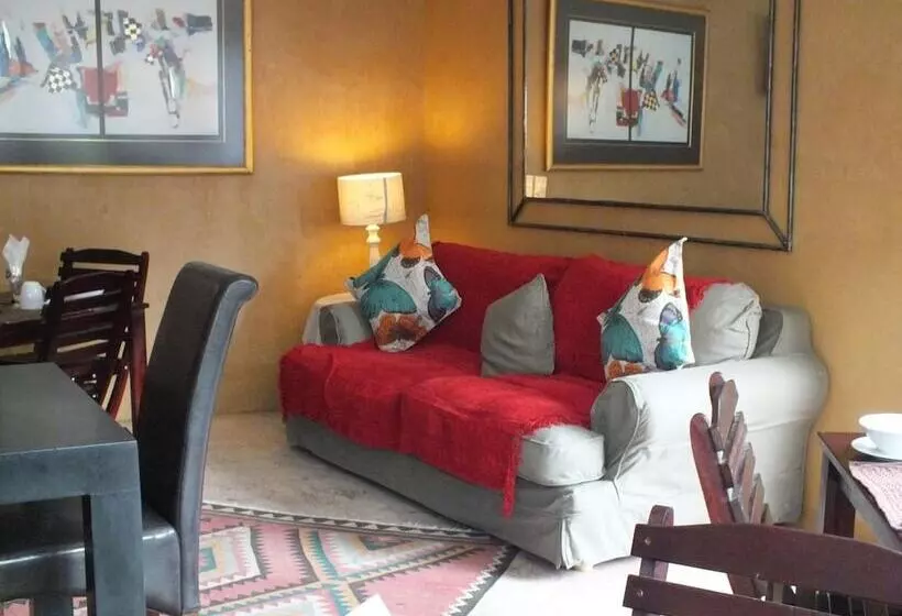 پانسیون Uzuri Guesthouse Cc