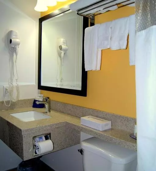 Retkeilymaja Bay Hill Inns & Suites