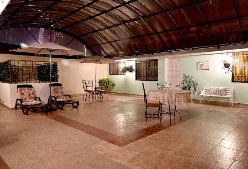 بنسيون La Rosario