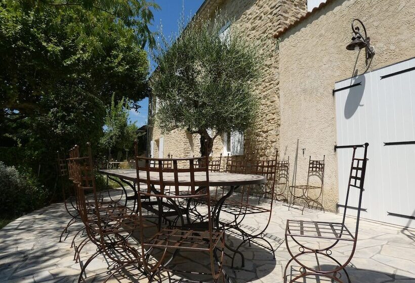 پانسیون Mas Seraphin