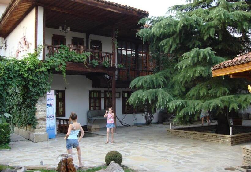 펜션 Chakarova Guest House