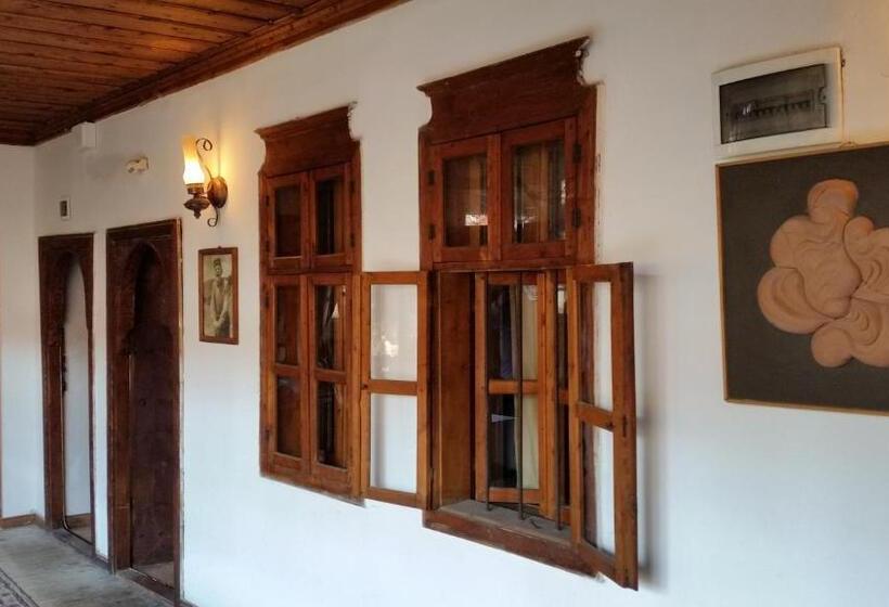 펜션 Chakarova Guest House