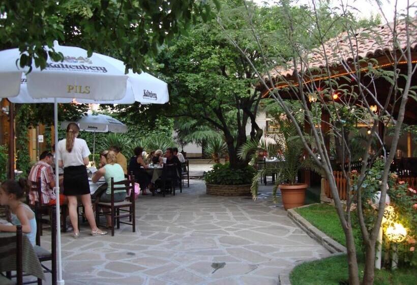 펜션 Chakarova Guest House