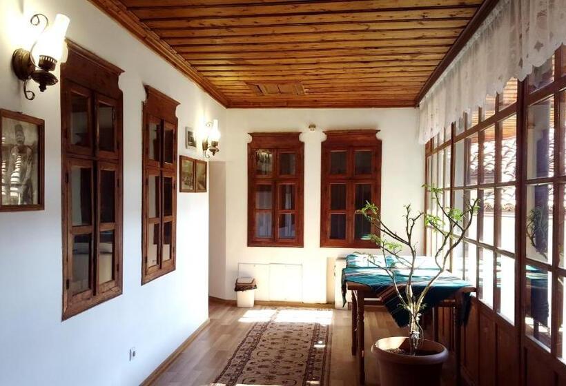 펜션 Chakarova Guest House