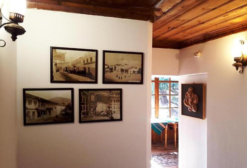 펜션 Chakarova Guest House