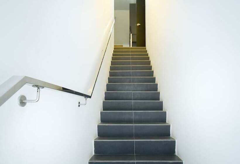 הוסטל Hongkong Suites