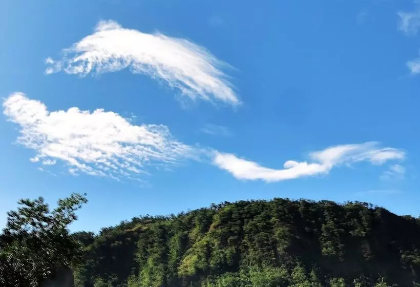 پانسیون Chez Ophelia Cottage Apartments