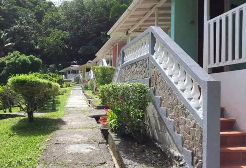 پانسیون Chez Ophelia Cottage Apartments