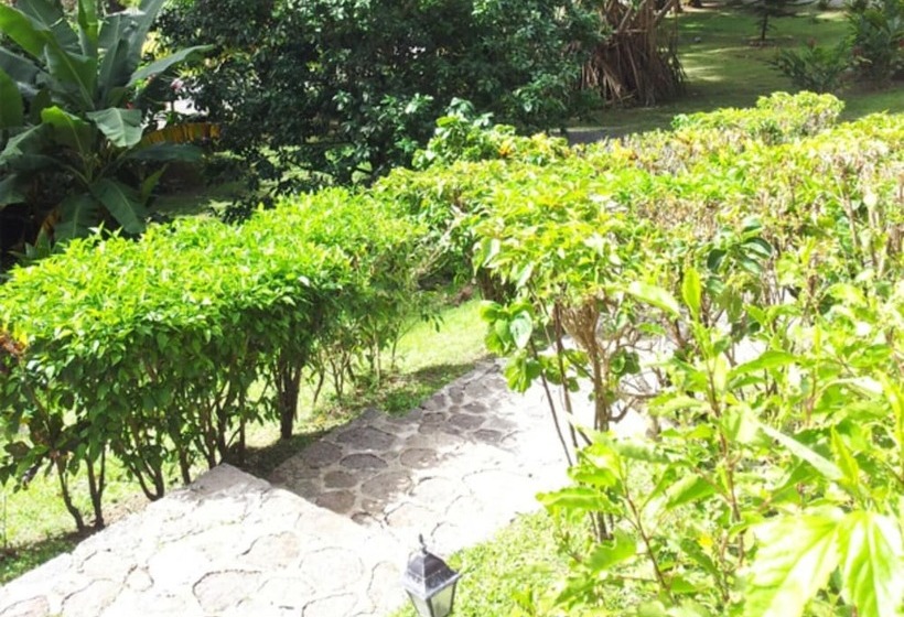 پانسیون Chez Ophelia Cottage Apartments