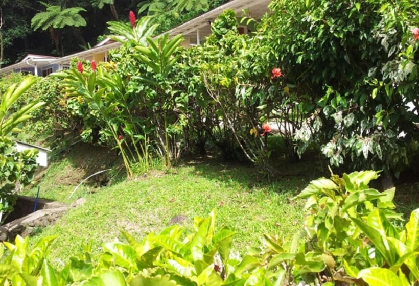 پانسیون Chez Ophelia Cottage Apartments