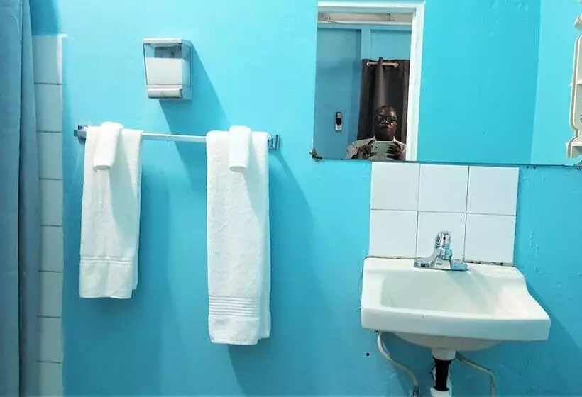 پانسیون Chez Ophelia Cottage Apartments