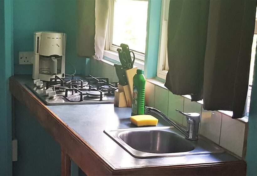 پانسیون Chez Ophelia Cottage Apartments