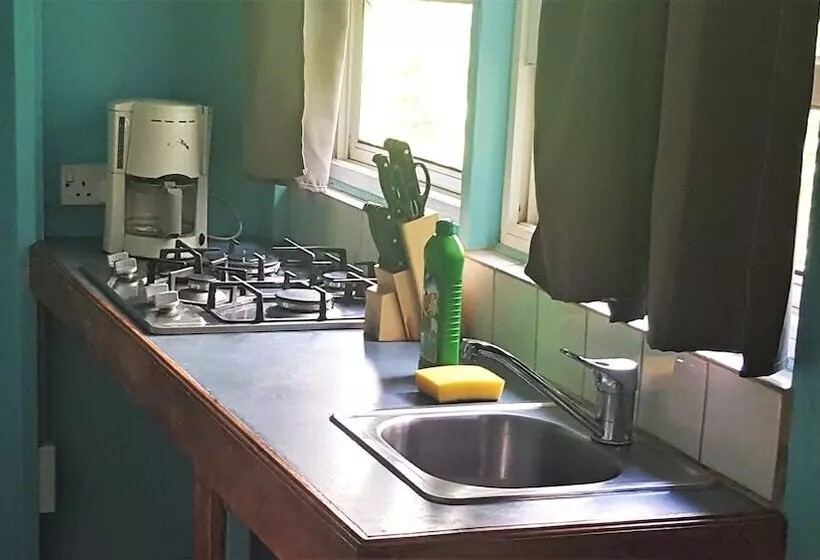 پانسیون Chez Ophelia Cottage Apartments