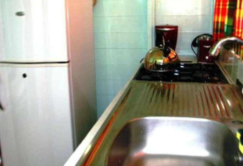 پانسیون Chez Ophelia Cottage Apartments