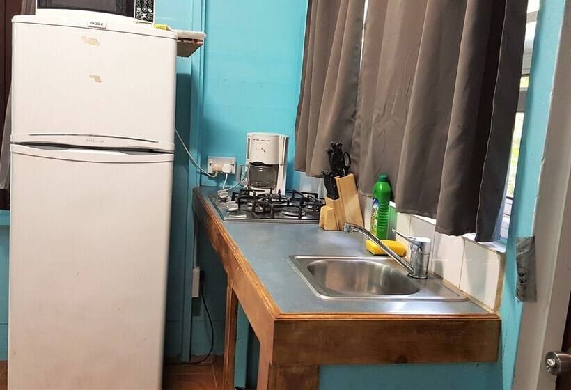 پانسیون Chez Ophelia Cottage Apartments