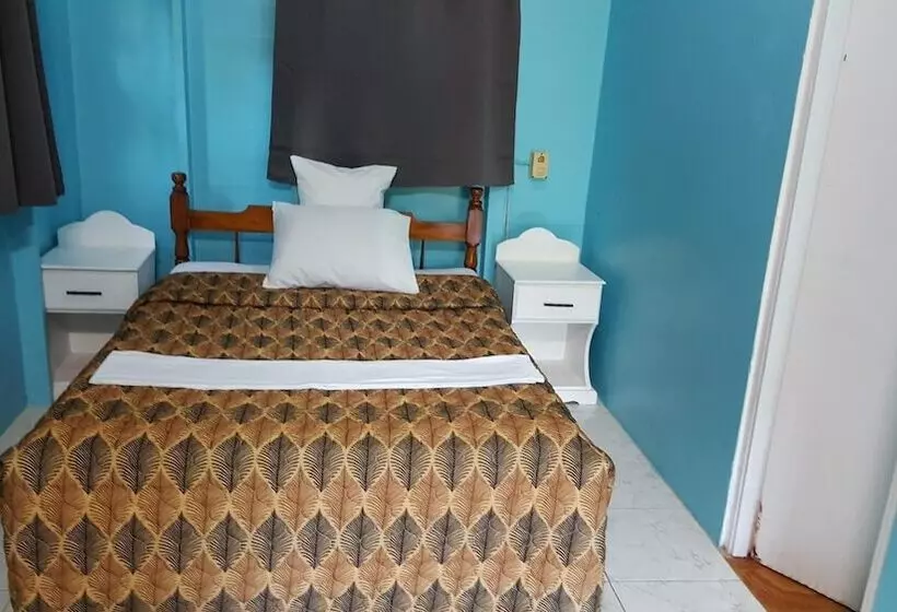 پانسیون Chez Ophelia Cottage Apartments