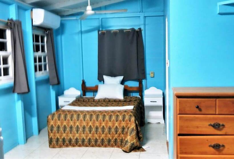 پانسیون Chez Ophelia Cottage Apartments