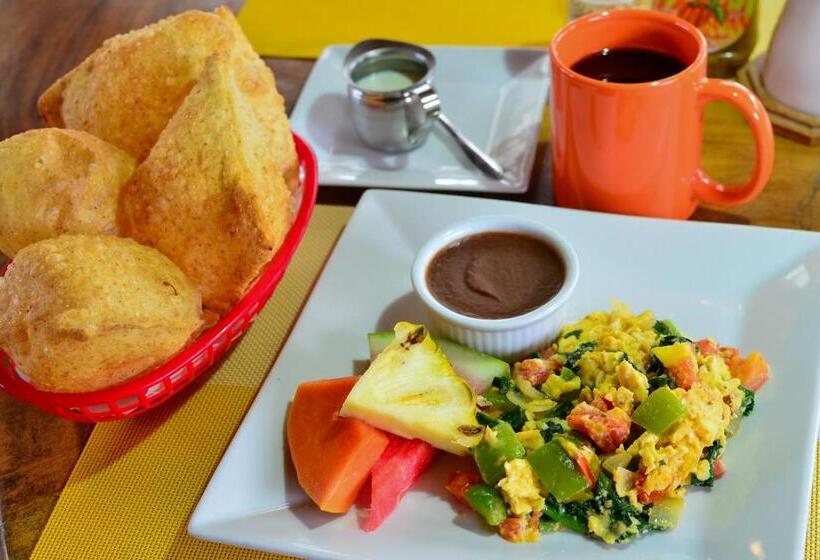 بنسيون Coconut Row Boutique