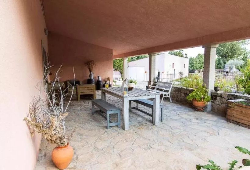 Majatalo Refugio No Campo   Al 1683