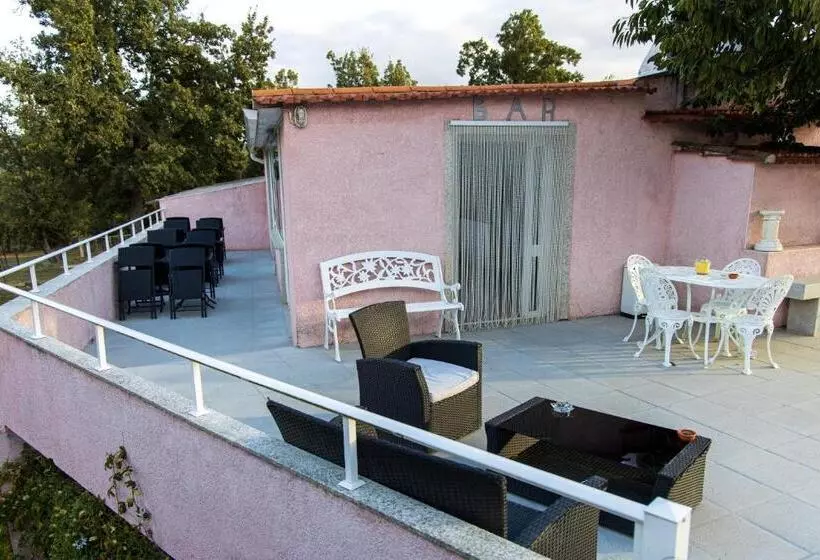 Majatalo Refugio No Campo   Al 1683