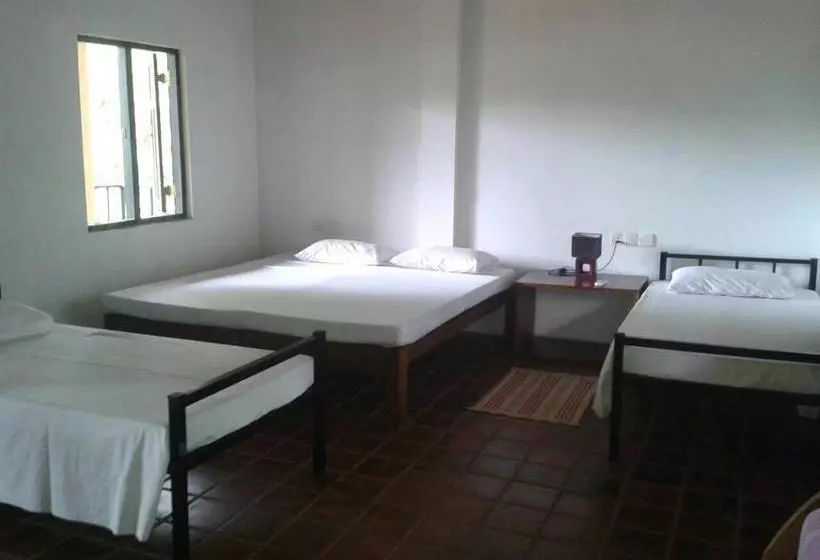 ユースホステル Guruge Villa Habarana