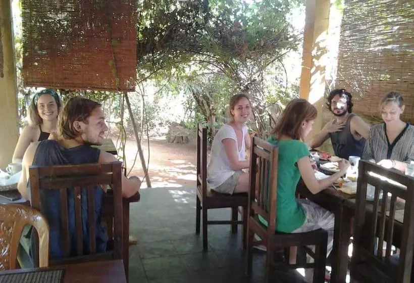 ユースホステル Guruge Villa Habarana