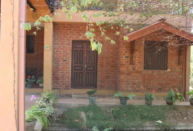 ユースホステル Guruge Villa Habarana