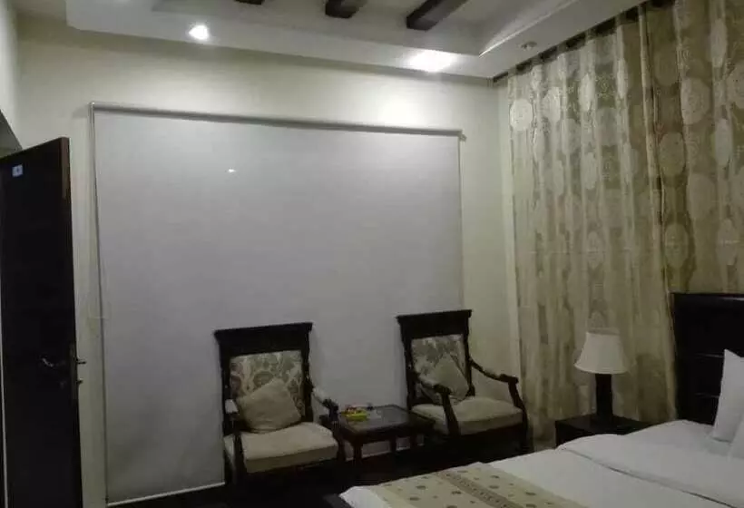 پانسیون Harvey S Guest House