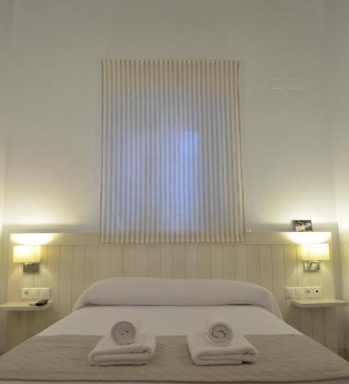 پانسیون Hostal La Fonda