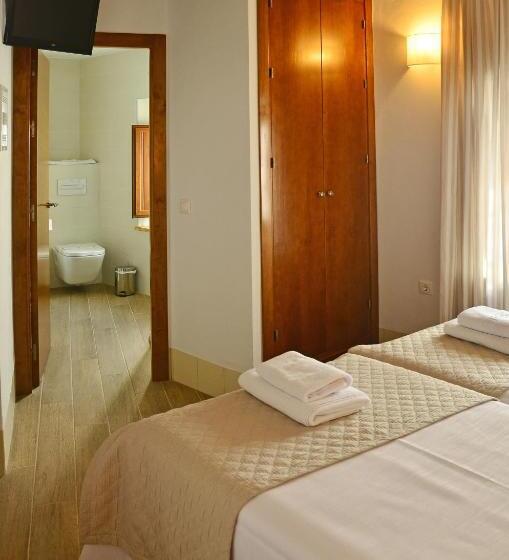 پانسیون Hostal La Fonda