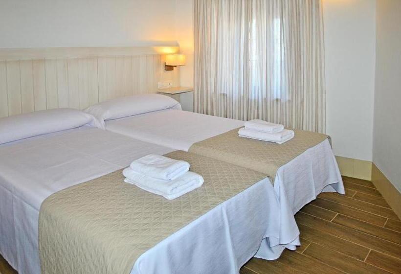 پانسیون Hostal La Fonda