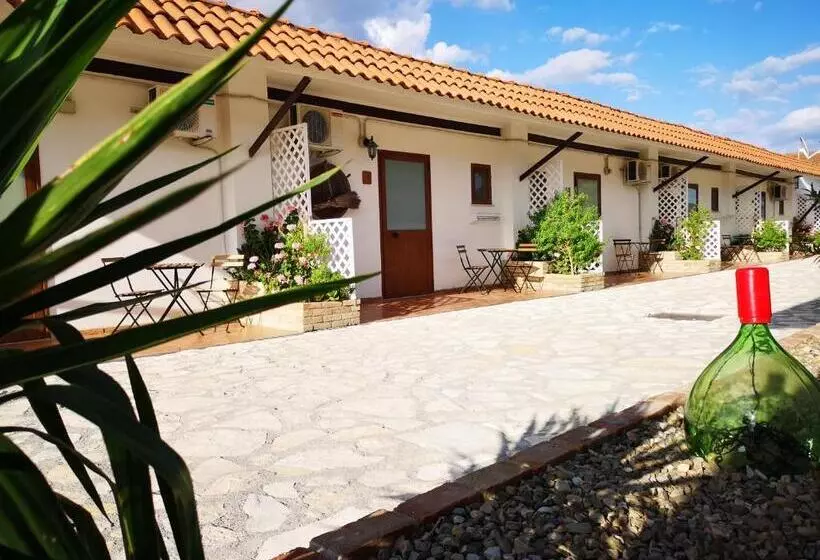 Hotelli Fontana La Pietra